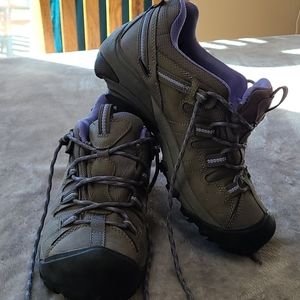 EUC Keen women size 8.5.